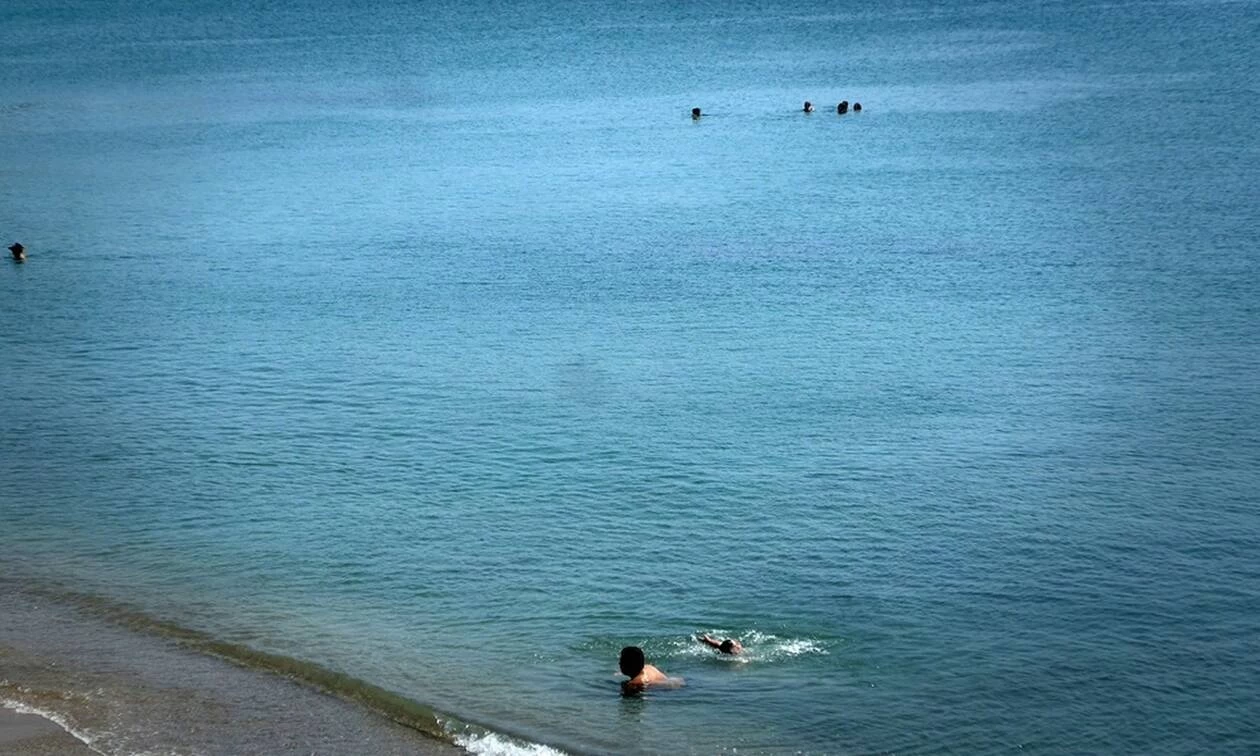 Ποιες παραλίες της Αττικής είναι κατάλληλες και ποιες άκρως επικίνδυνες για κολύμβηση (λίστα)